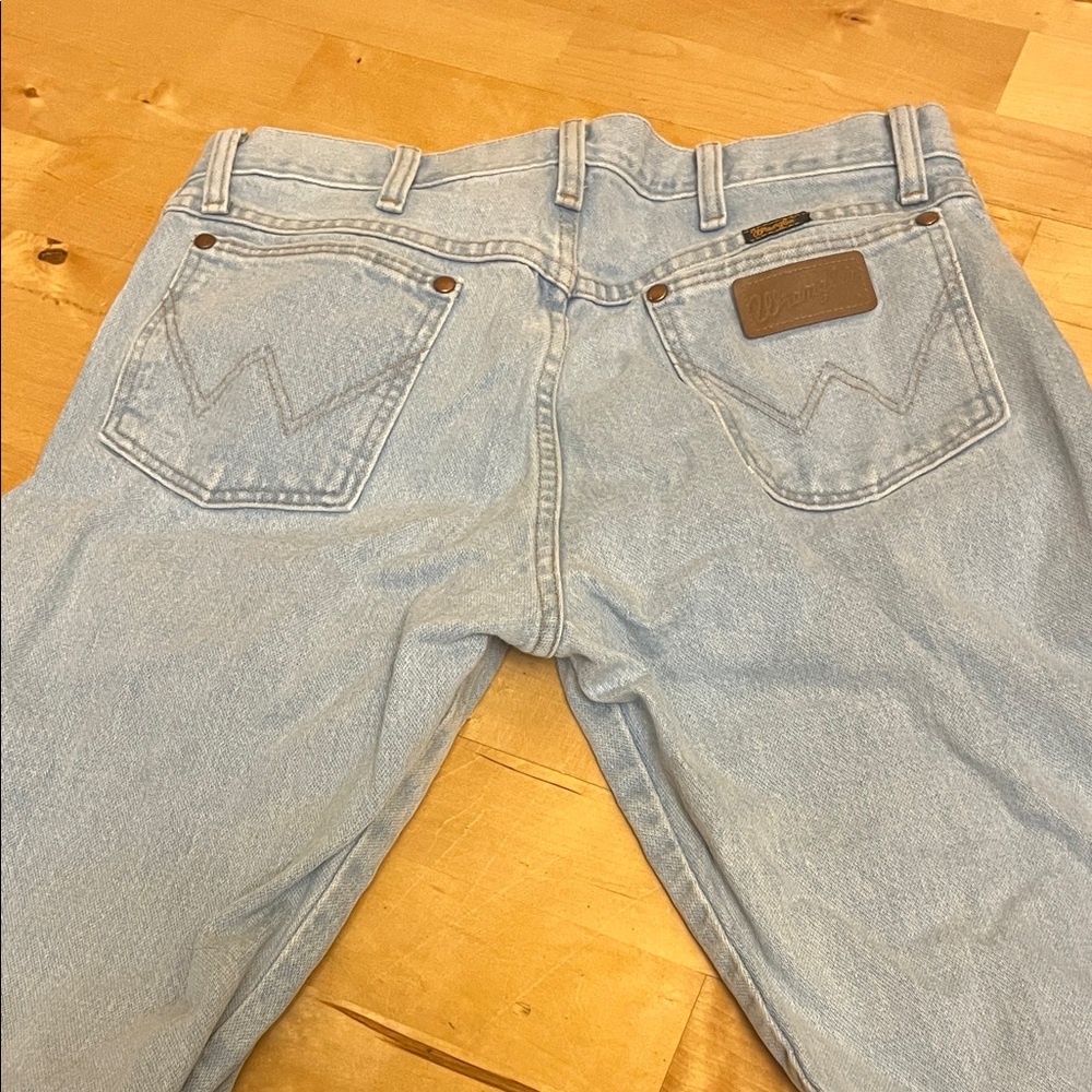 Wrangler Men's Relaxed Fit Light Blue Jeans